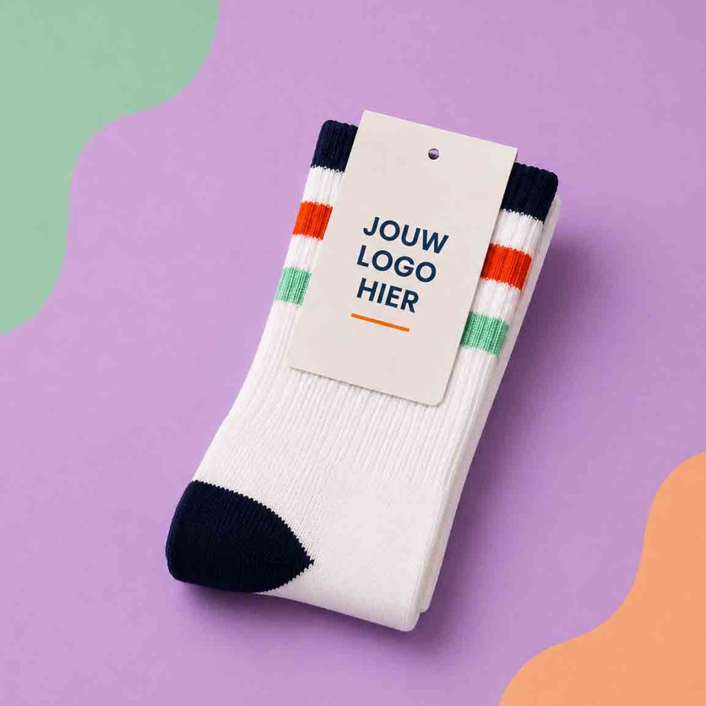 gepersonaliseerde sokken met eigen ontwerp en topkaart met eigen logo erop
